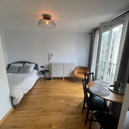 Cosy Studio Calme Proche De Paris Apartamento Courbevoie